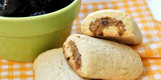 Stuffed tea biscuits